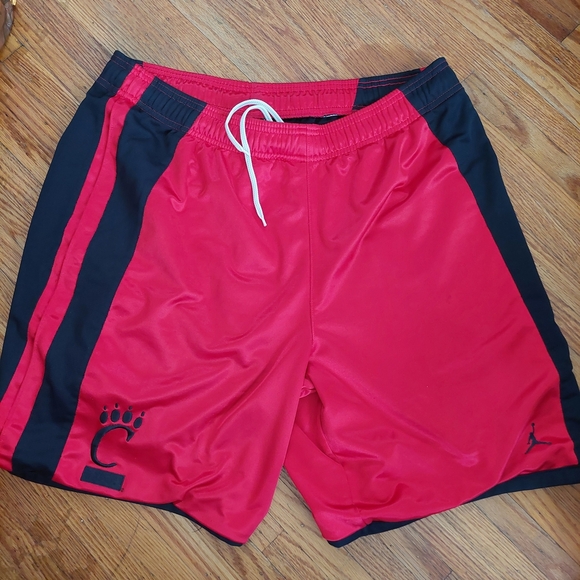 Nike Men's Athletic Shorts Jordan Cincinnati Bearcats Vintage Basketball Sz L - Picture 1 of 9